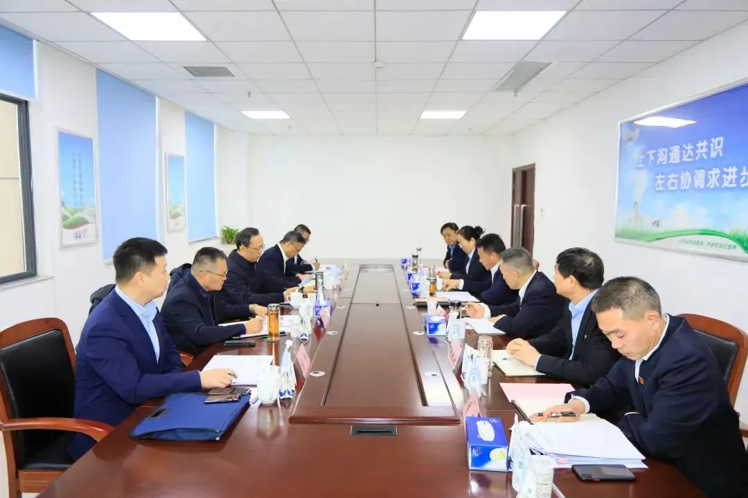 省政府國資委黨委書記、主任李濤一行到花花牛乳業(yè)集團(tuán)調(diào)研