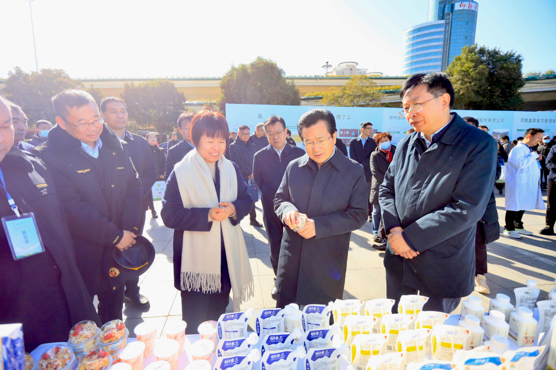 花花牛丨落實(shí)食品生產(chǎn)加工企業(yè)質(zhì)量安全主體責(zé)任，助力人民群眾生活更美好——2023年河南省暨鄭州食品安全宣傳周啟動(dòng)儀式隆重舉行