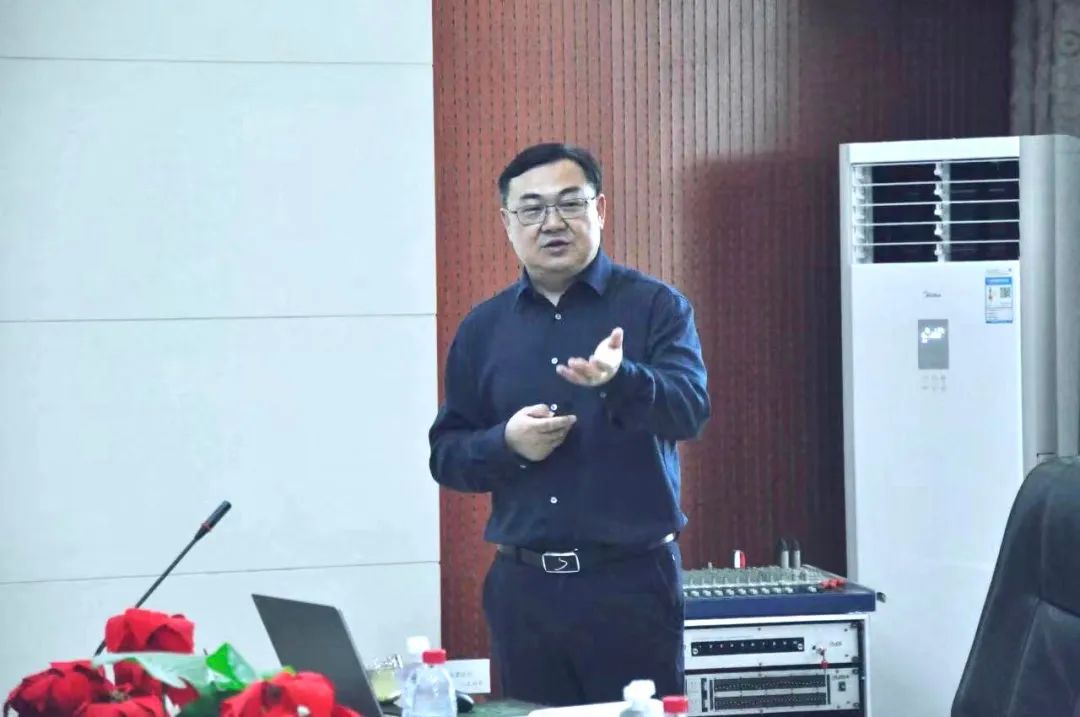 花花牛丨國家奶牛產業(yè)技術體系首席科學家、中國農業(yè)大學教授李勝利一行蒞臨花花牛魯山瑞亞參觀調研