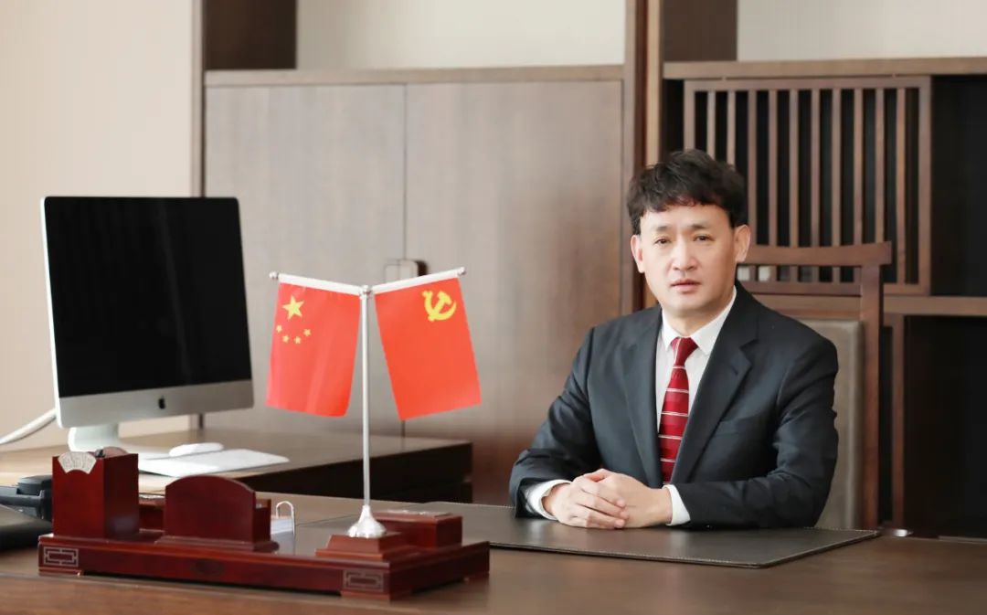 雙雙獲獎 喜事連連｜ 花花牛乳業(yè)集團榮獲“河南省知名品牌”獎，董事長關(guān)曉彥榮膺“2022年度品牌人物”