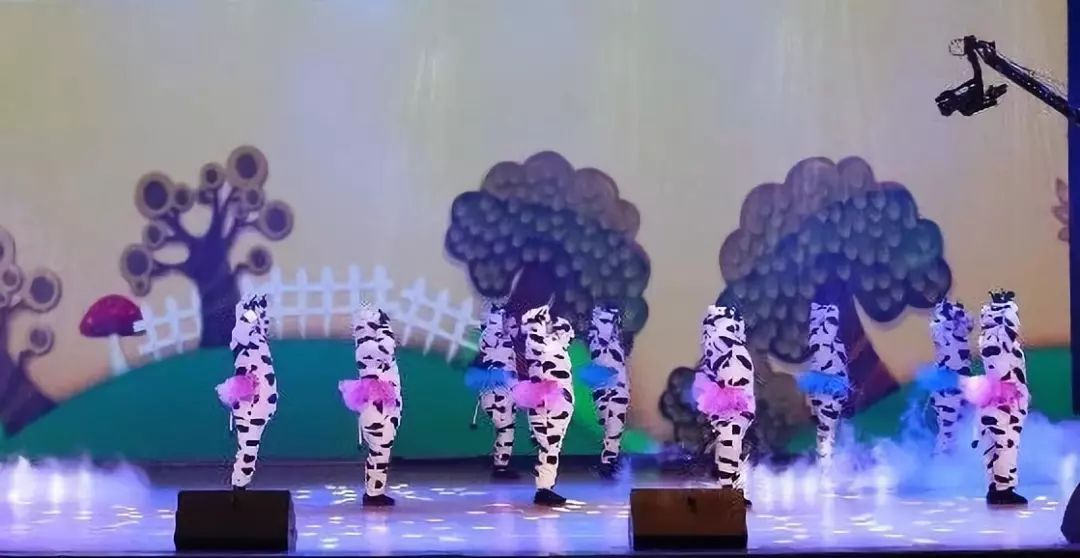 “贏在2019”，花花牛乳業(yè)集團(tuán)2019年新春晚會(huì)盛大開幕