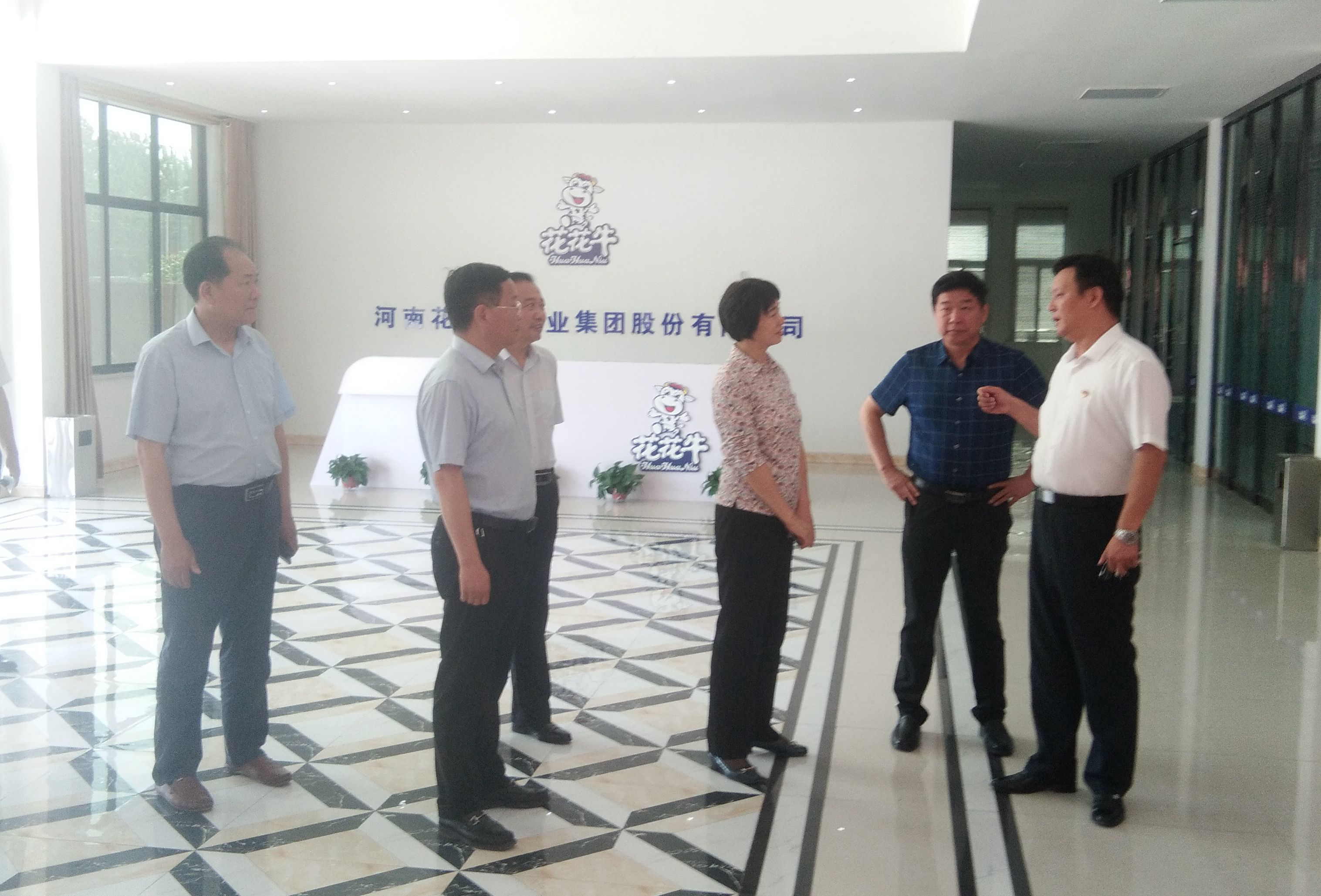 駐馬店市委常委、統(tǒng)戰(zhàn)部長姚新文 蒞臨花花牛乳業(yè)集團(tuán)總部調(diào)研
