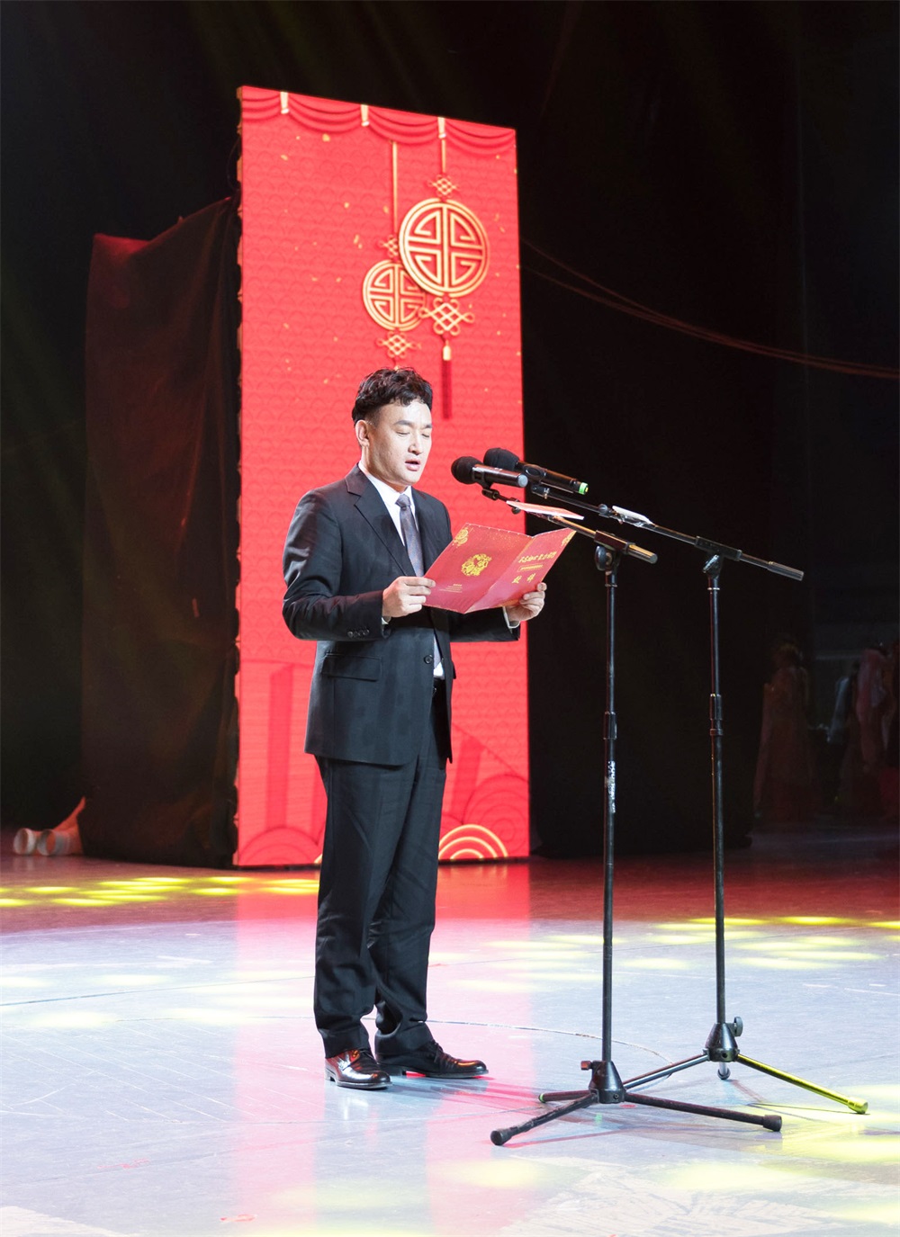 “不忘初心、聚力前行” 花花牛集團(tuán)2018迎新春聯(lián)歡會隆重舉行