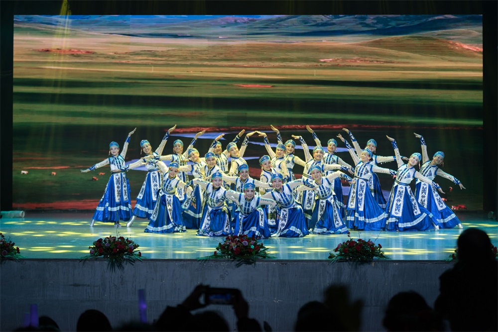 “不忘初心、聚力前行” 花花牛集團(tuán)2018迎新春聯(lián)歡會隆重舉行