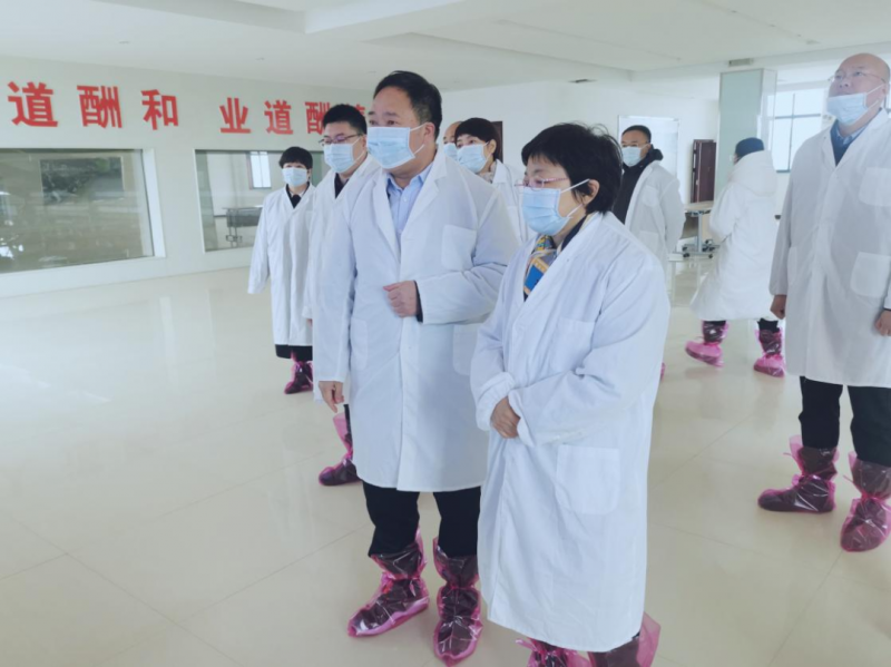 河南省鄭州市人民政府副市長(zhǎng)李鳳芝一行蒞臨花花牛河南瑞亞參觀(guān)調(diào)研