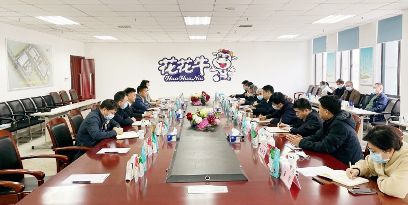 河南省委常委、副省長(zhǎng)費(fèi)東斌蒞臨 花花牛乳業(yè)集團(tuán)調(diào)研