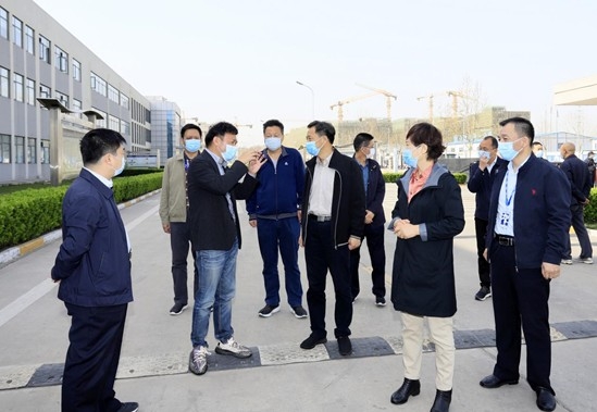 鄭州市人大副主任孫黎、市政府副市長(zhǎng)李喜安一行 蒞臨花花牛開(kāi)展“三送一強(qiáng)”活動(dòng)